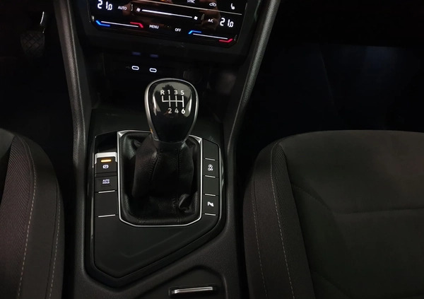 Volkswagen Tiguan cena 124999 przebieg: 126000, rok produkcji 2022 z Debrzno małe 781